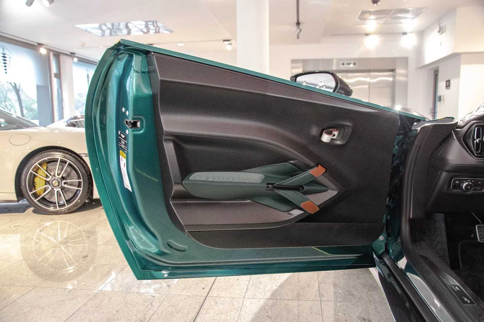 Aston Martin V12 Vantage Speedster