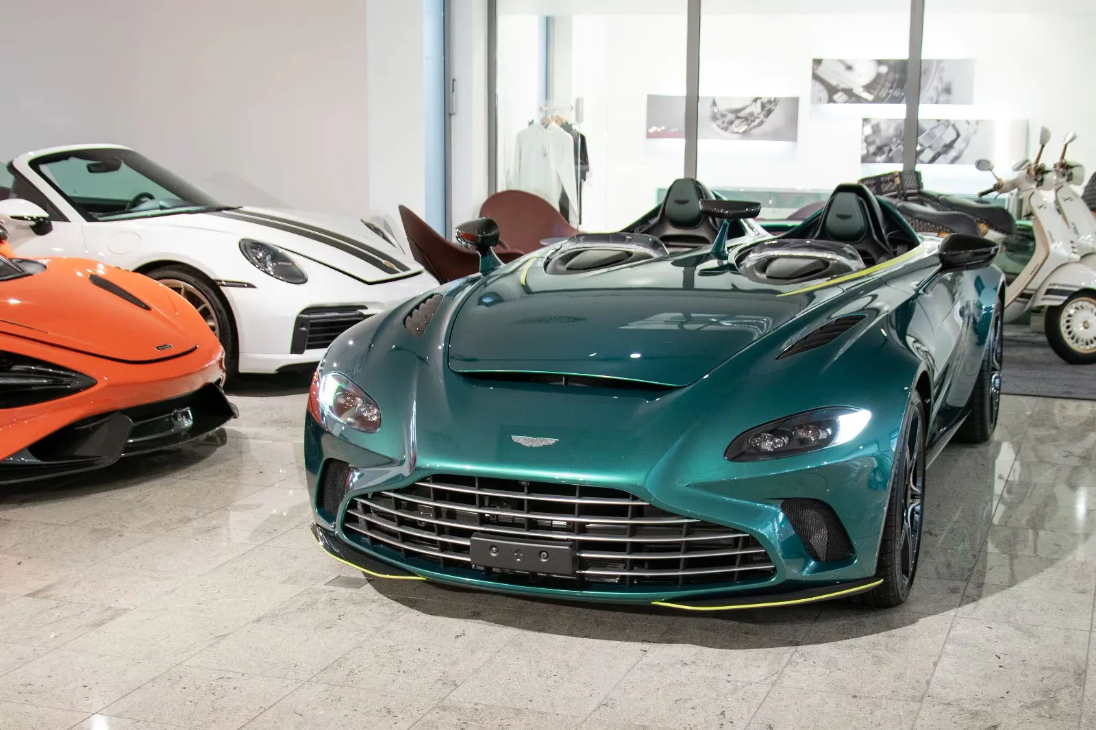 Aston Martin V12 Vantage Speedster