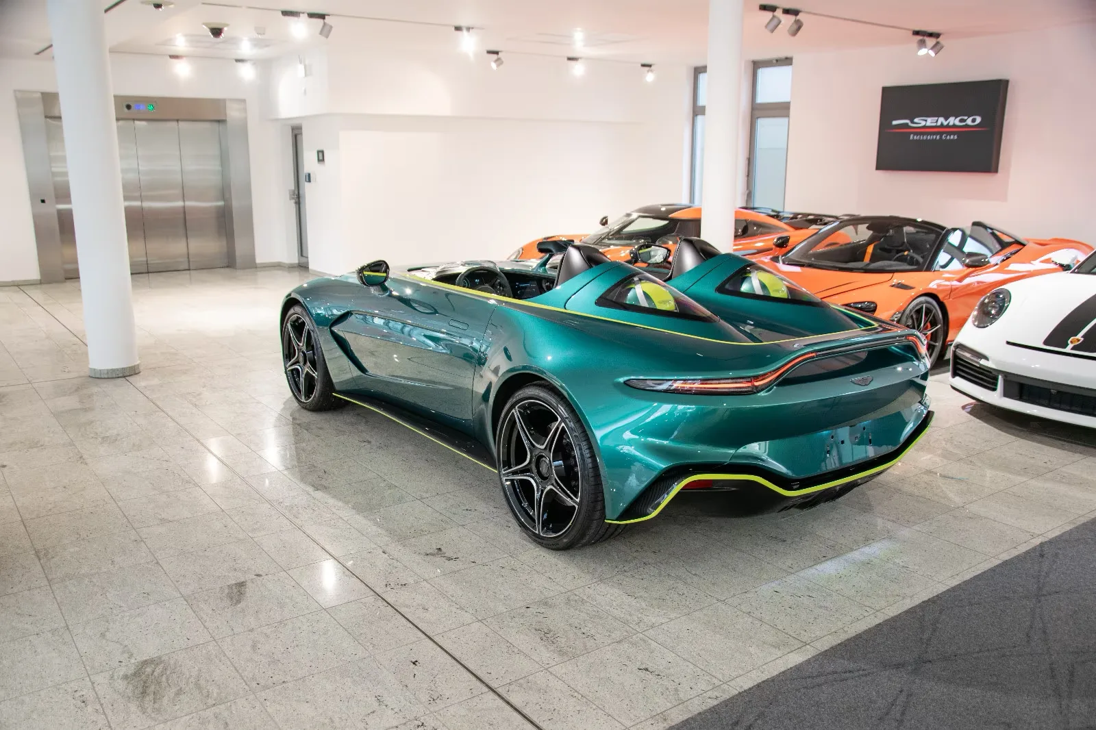Aston Martin V12 Vantage Speedster