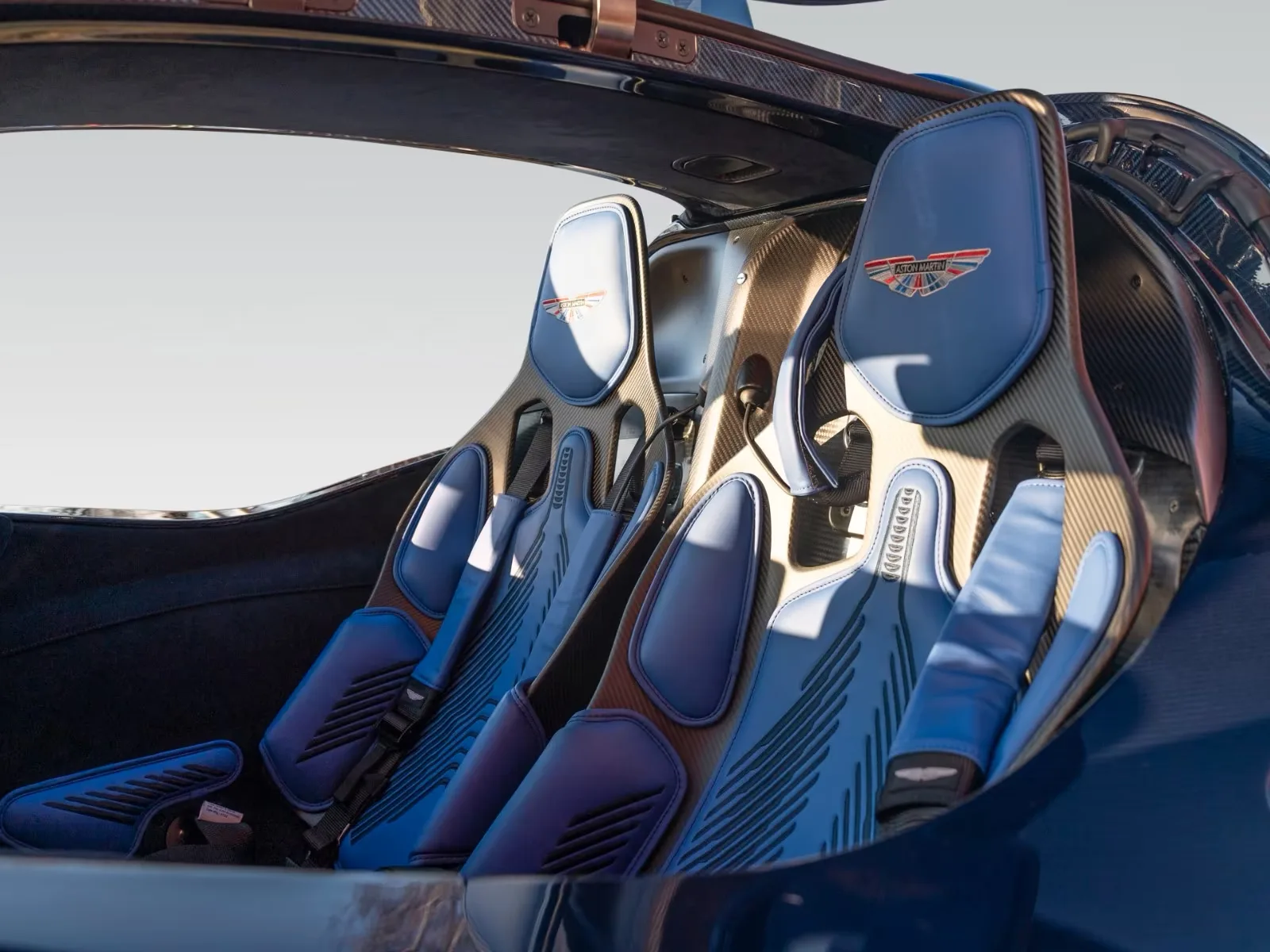 Aston Martin Valkyrie Spider Q Blue Carbon