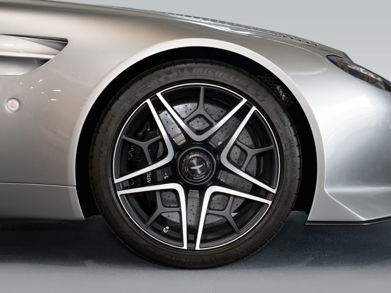 Aston Martin V12 Vantage V600