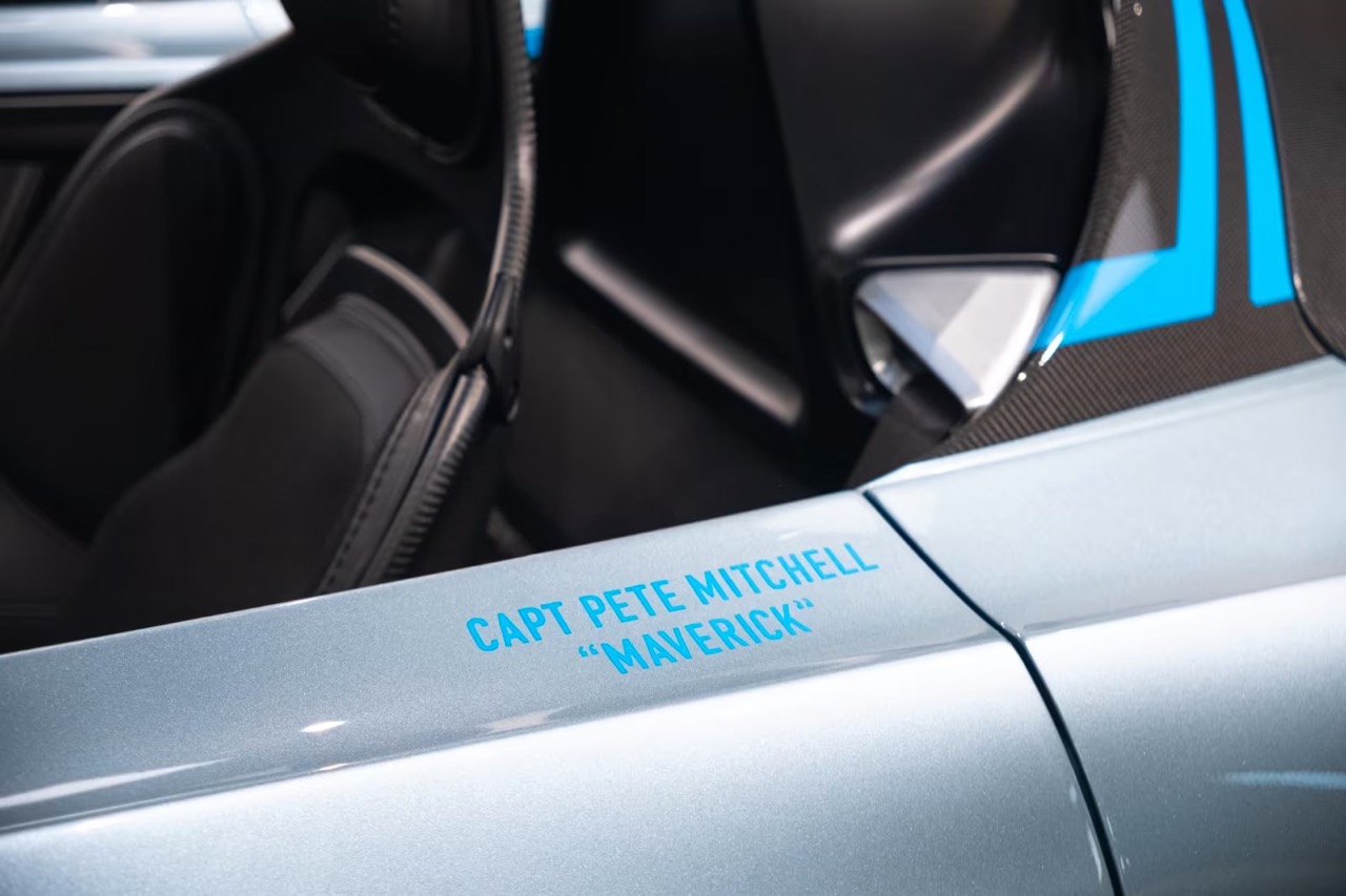 Aston Martin V12 Speedster