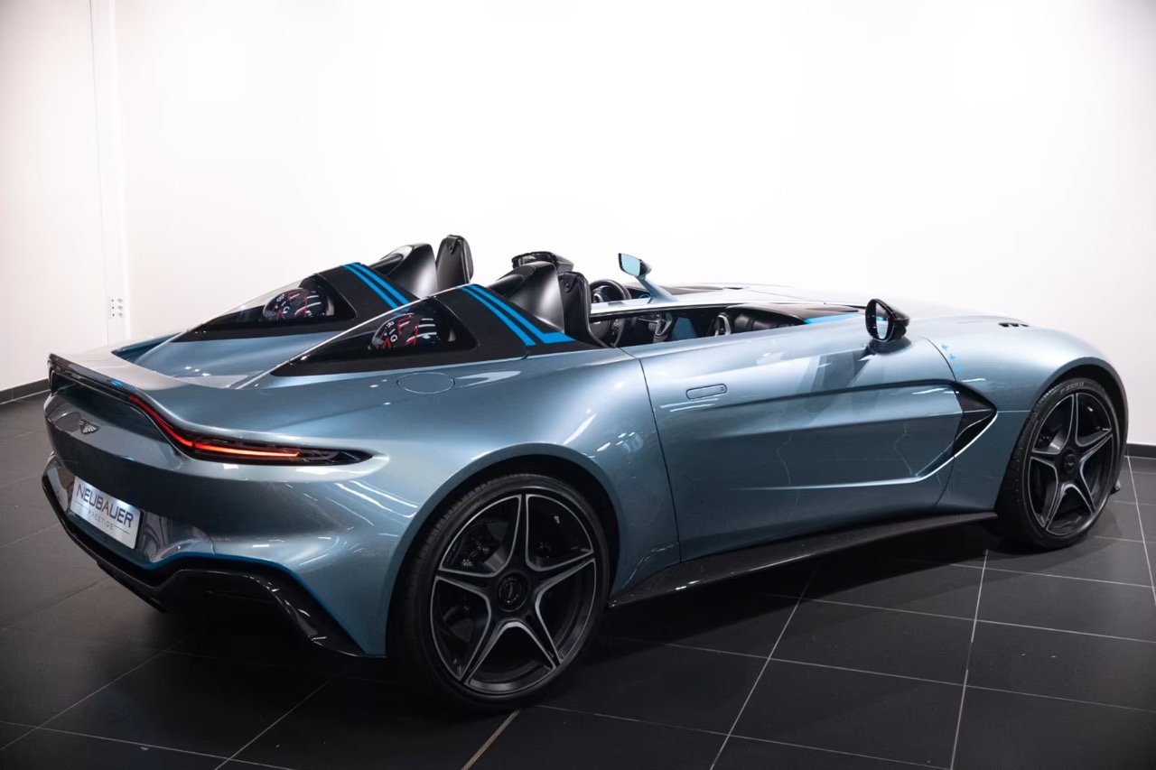 Aston Martin V12 Speedster