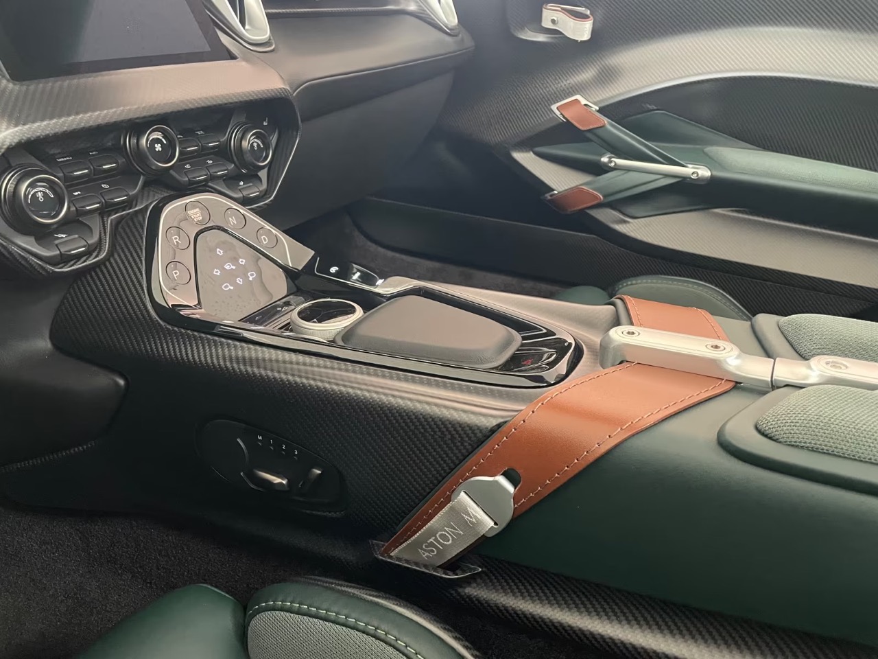 Aston Martin V12 Speedster