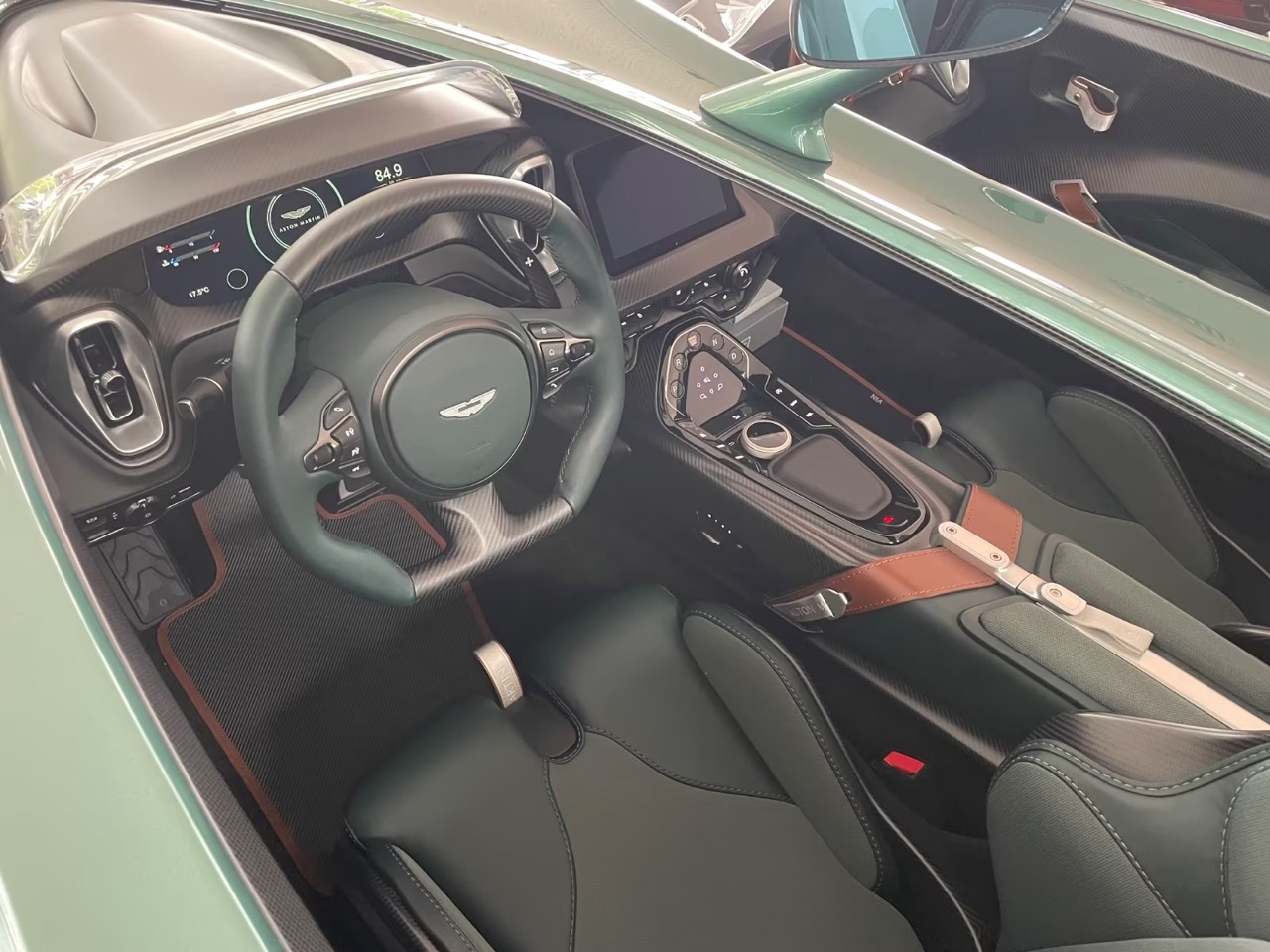Aston Martin V12 Speedster