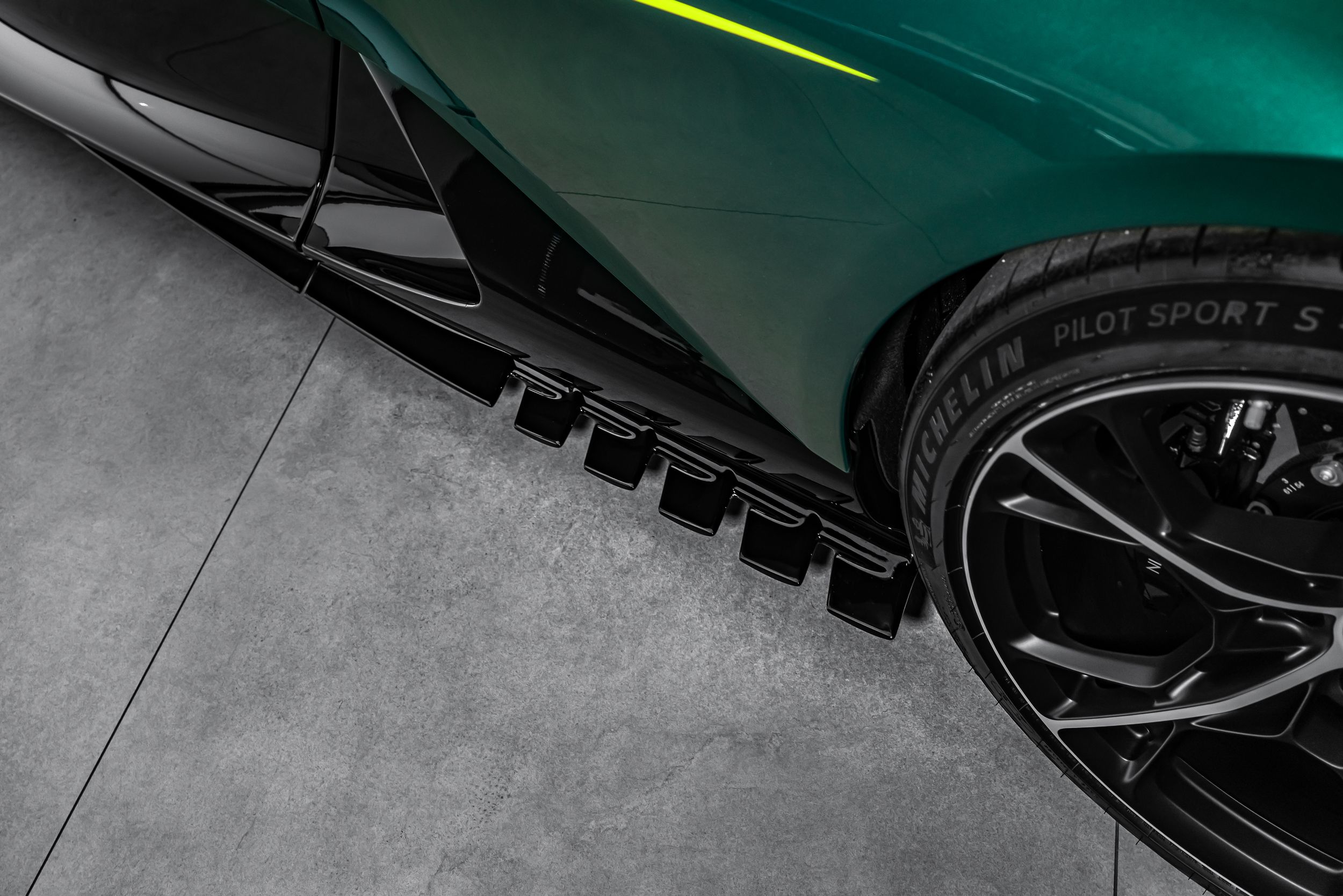 Aston Martin Valhalla