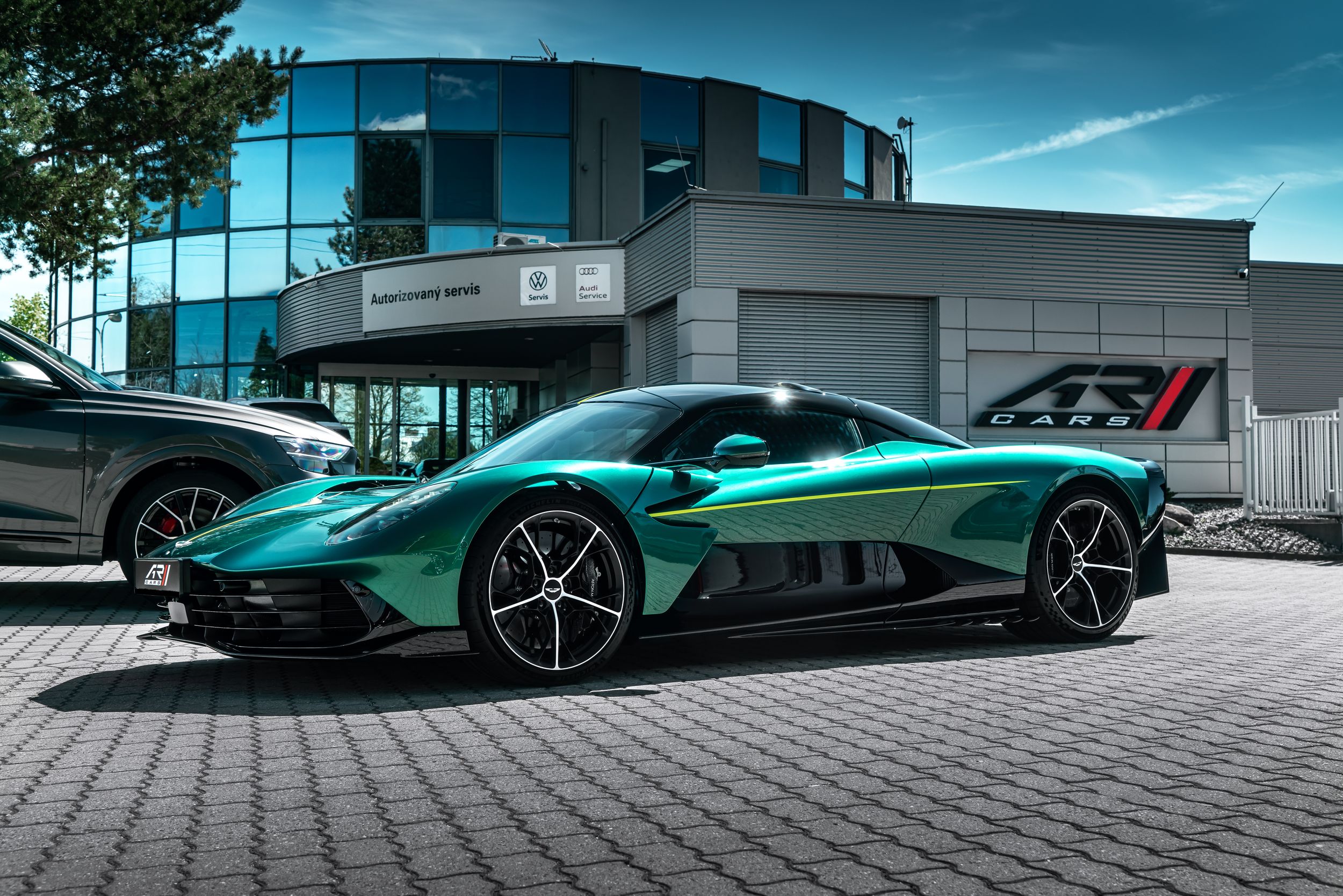 Aston Martin Valhalla