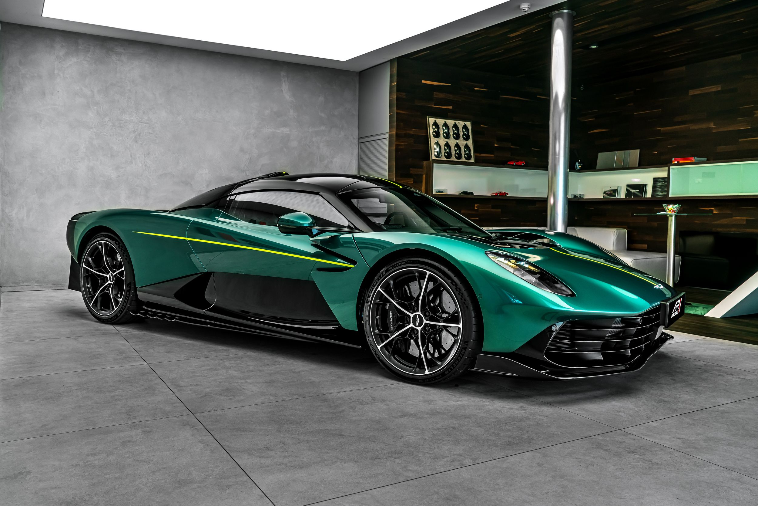 Aston Martin Valhalla