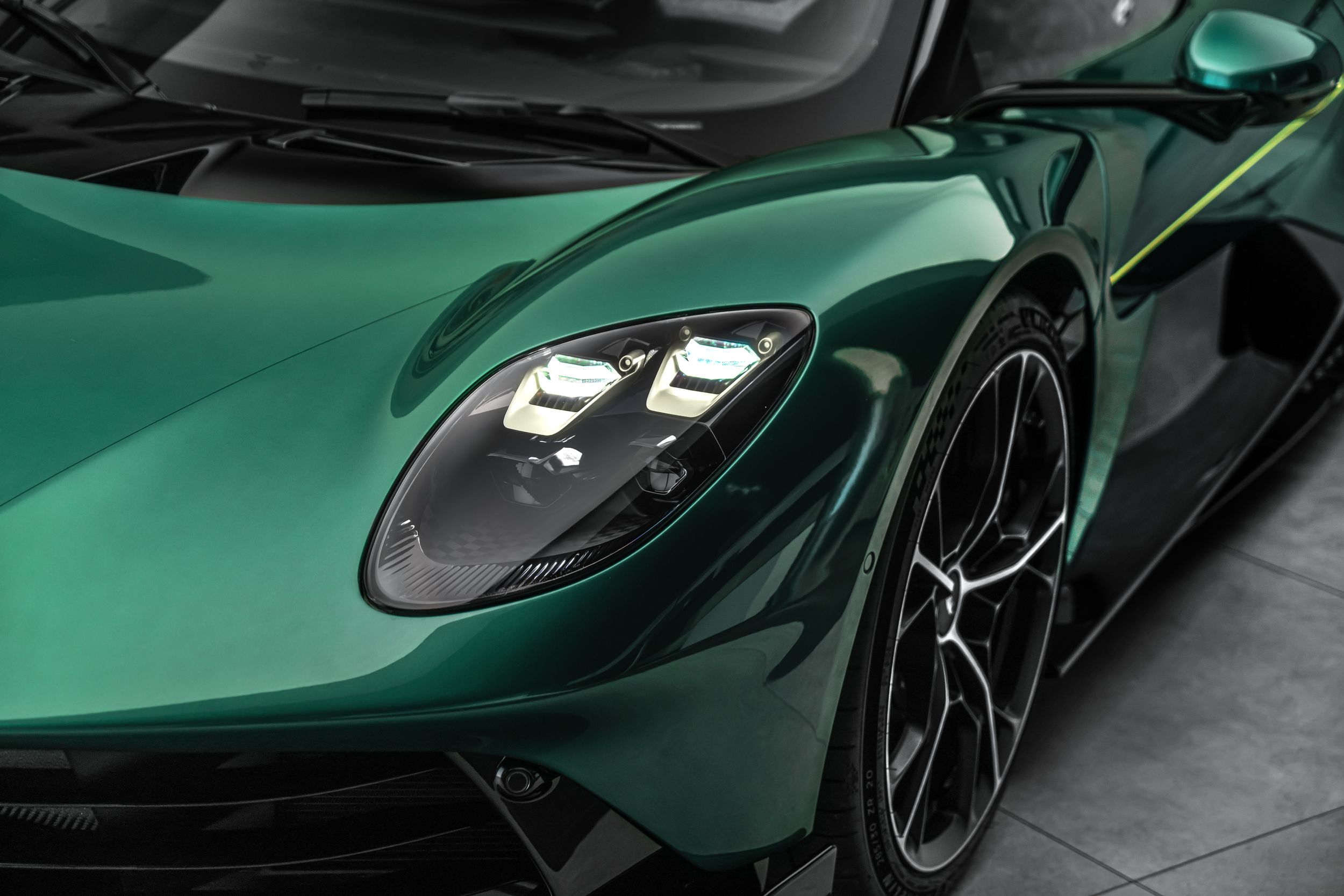 Aston Martin Valhalla