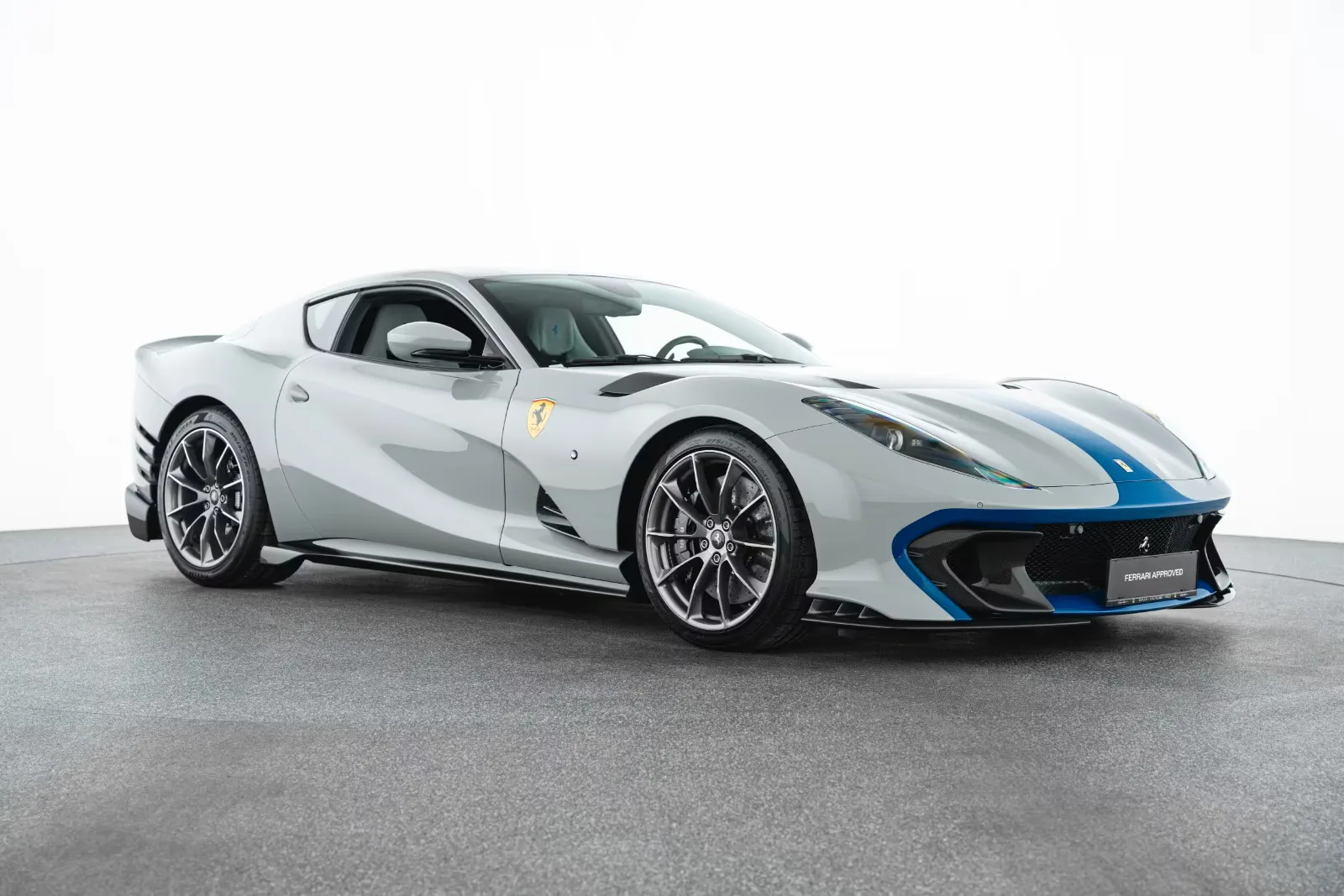 Ferrari 812 Competizione Tailor Made
