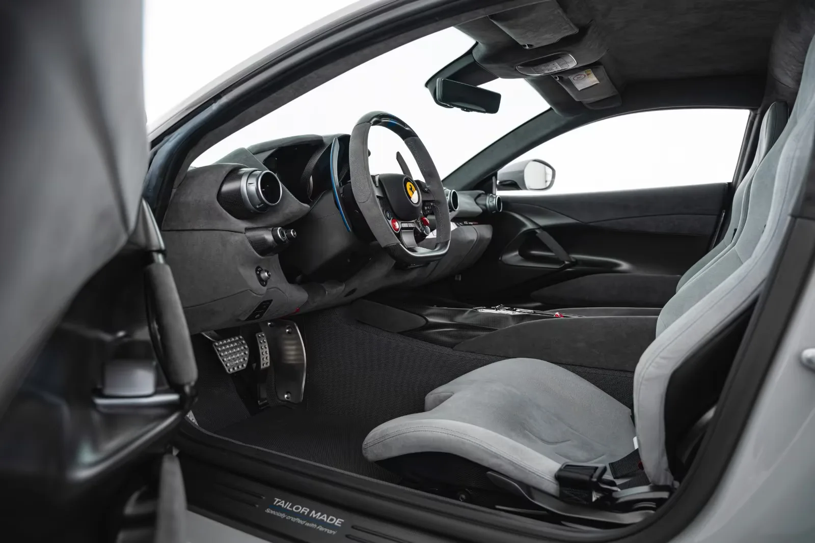 Ferrari 812 Competizione Tailor Made