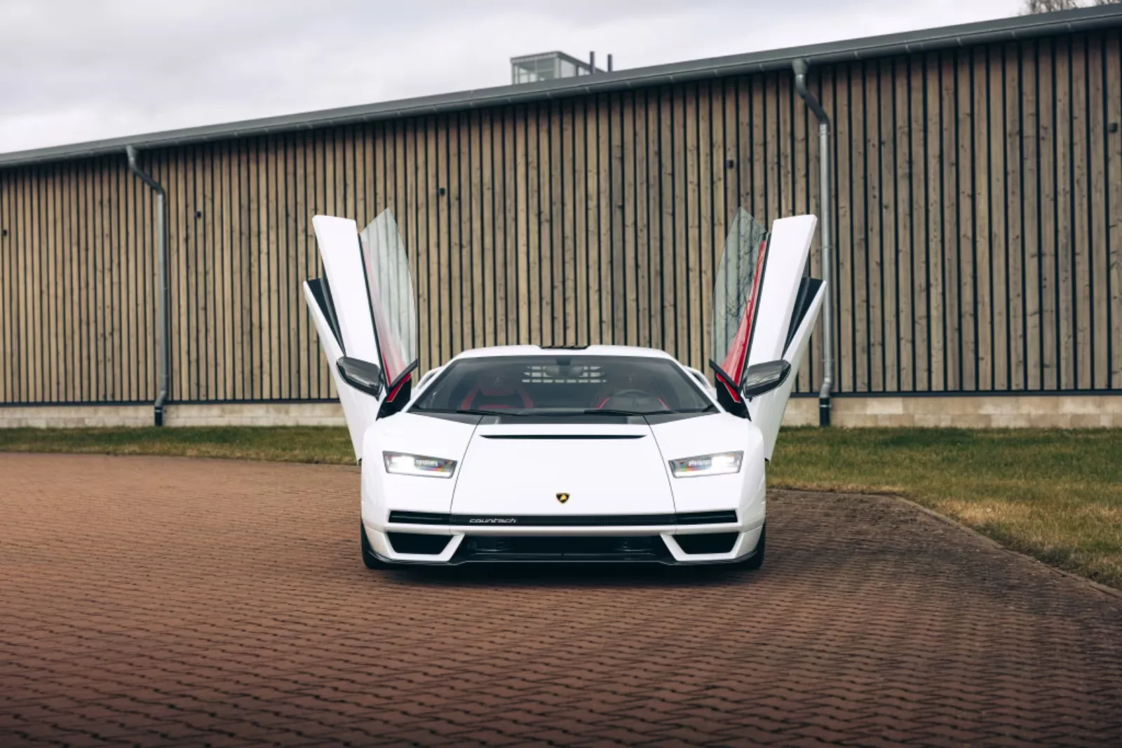 Lamborghini Countach LPI 800-4 For Sale — HYPERLUXE