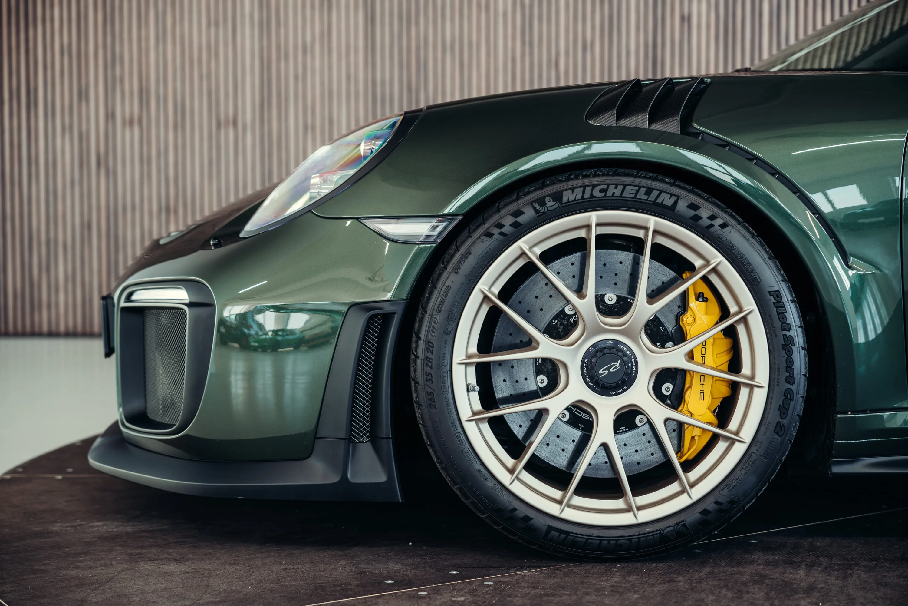 Porsche 911 GT2 RS