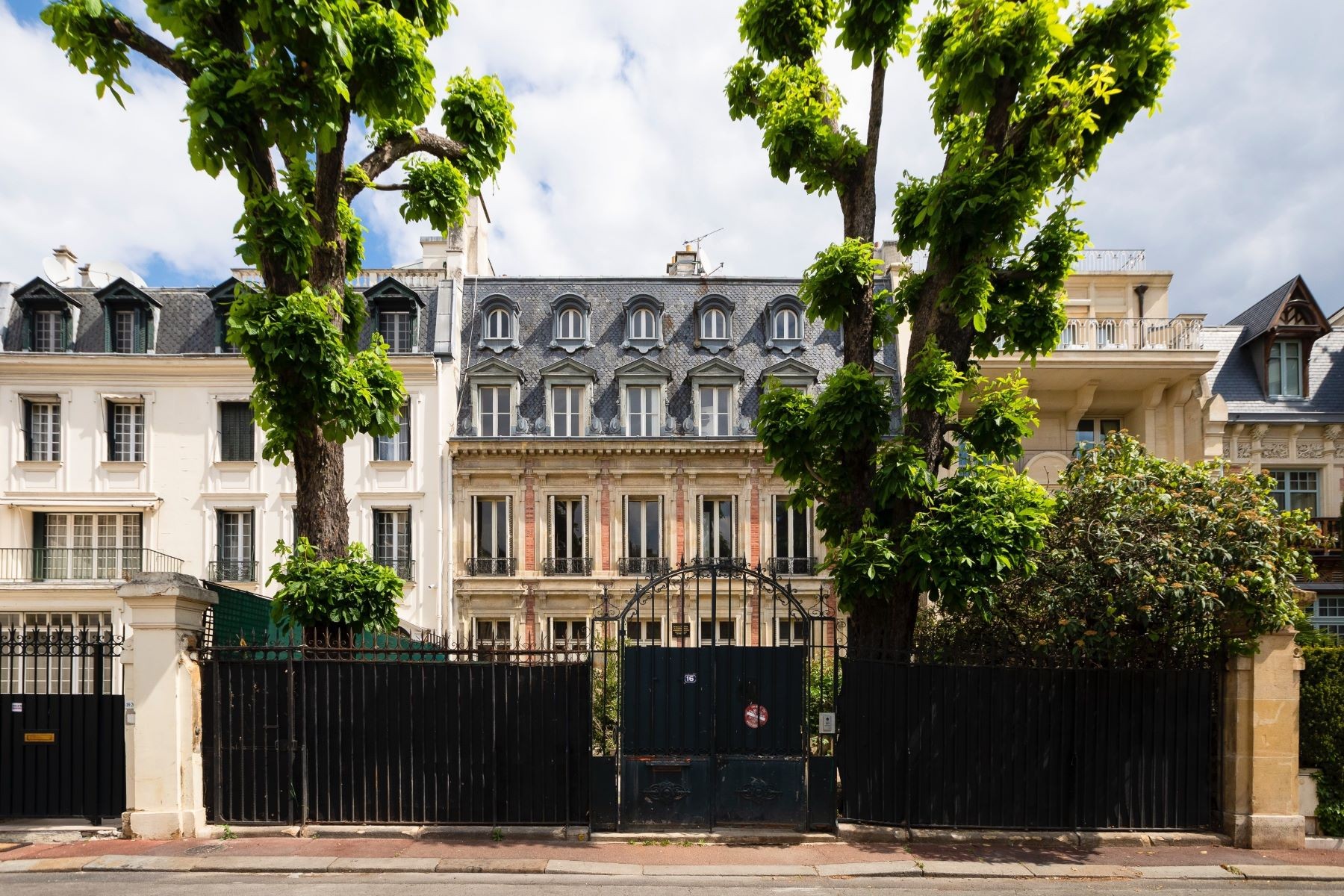 Private Mansion Square Foch Paris 16th For Sale — HYPERLUXE