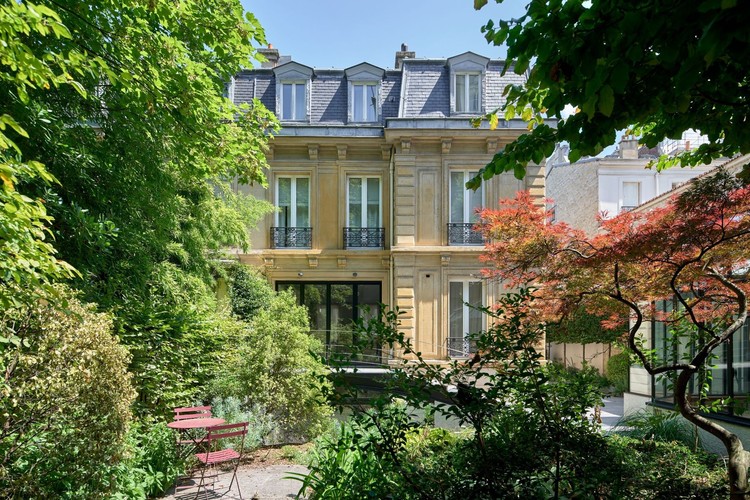 Exceptional Private Mansion Secured Impasse Paris 16th For Sale — HYPERLUXE