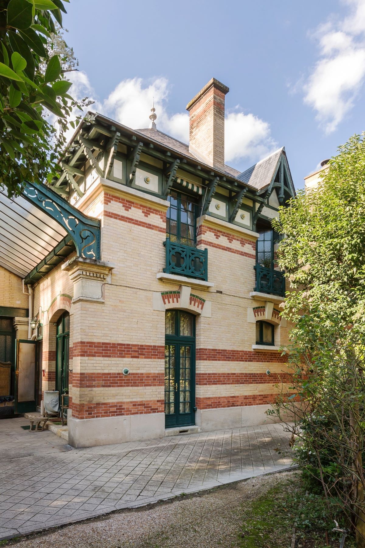 Exceptional Family Estate for Sale, Paris 16th — Hameau Boileau