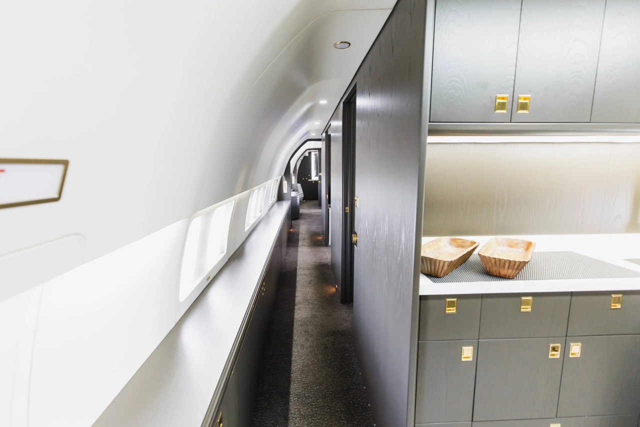 Boeing BBJ hallway