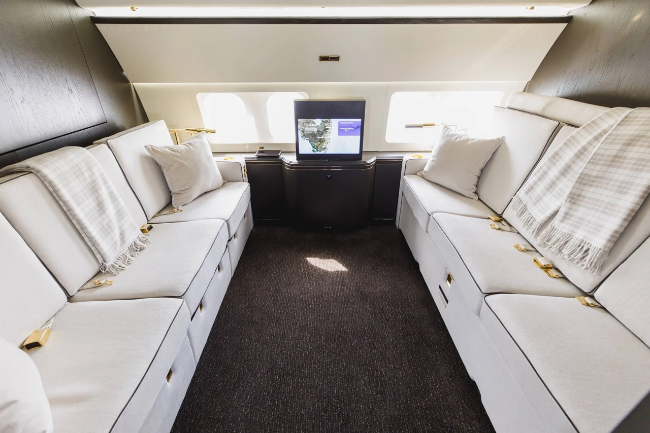 Boeing BBJ lounge