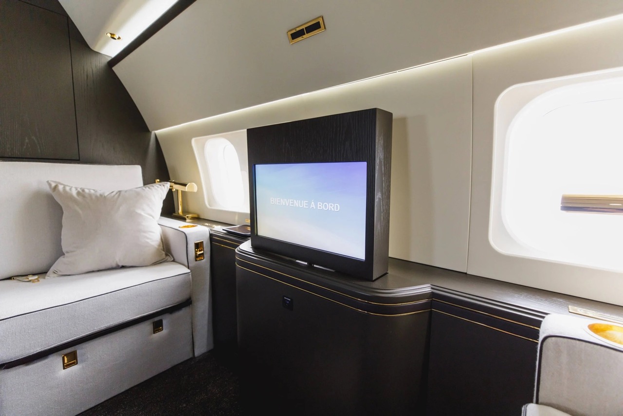 Boeing BBJ forward lounge