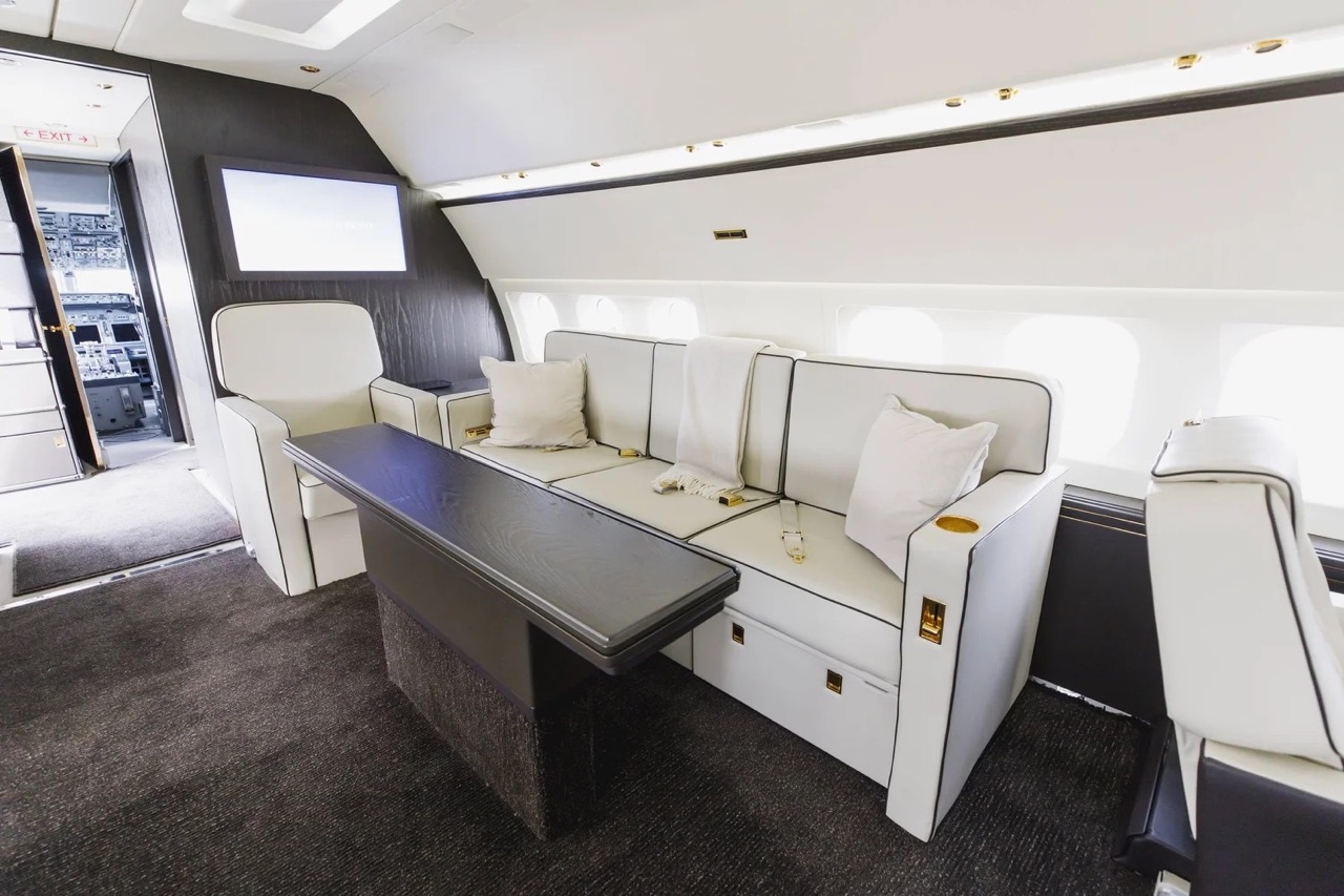 Boeing BBJ divan