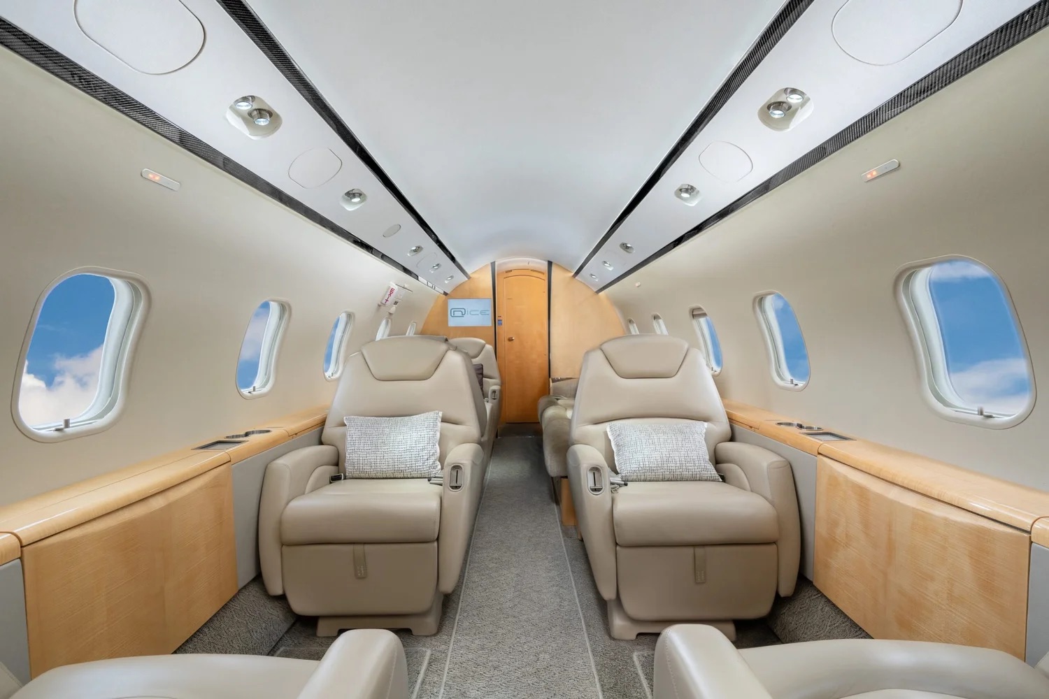 Challenger 300 cabin