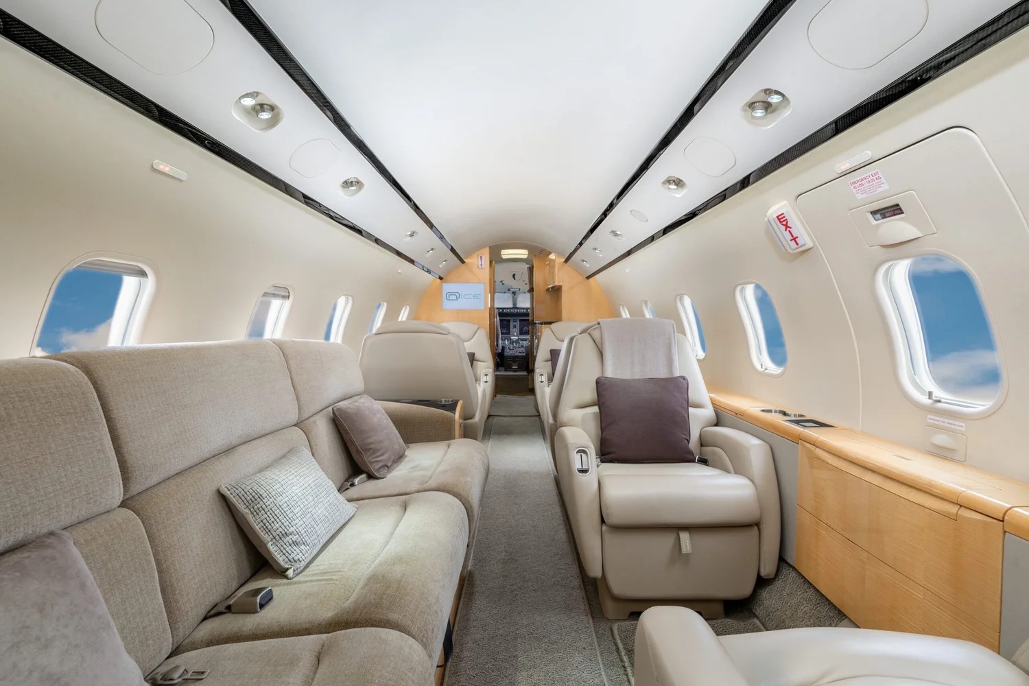 Challenger 300 interior