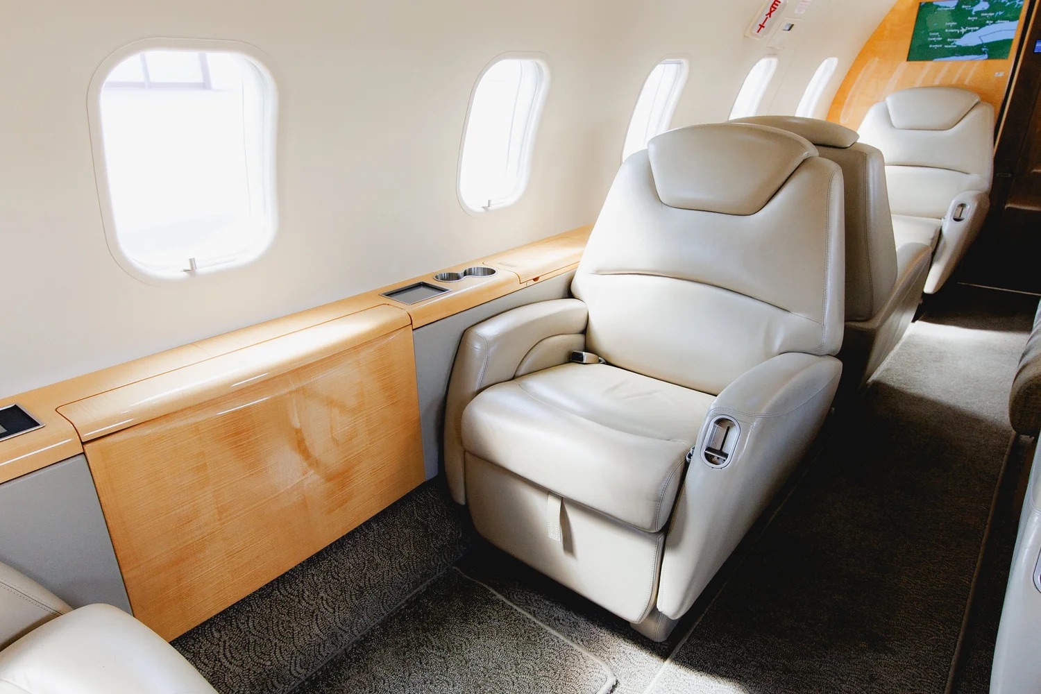 Challenger 300