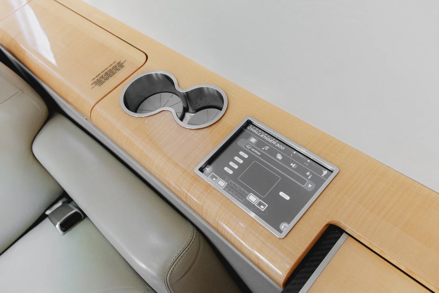 Challenger 300