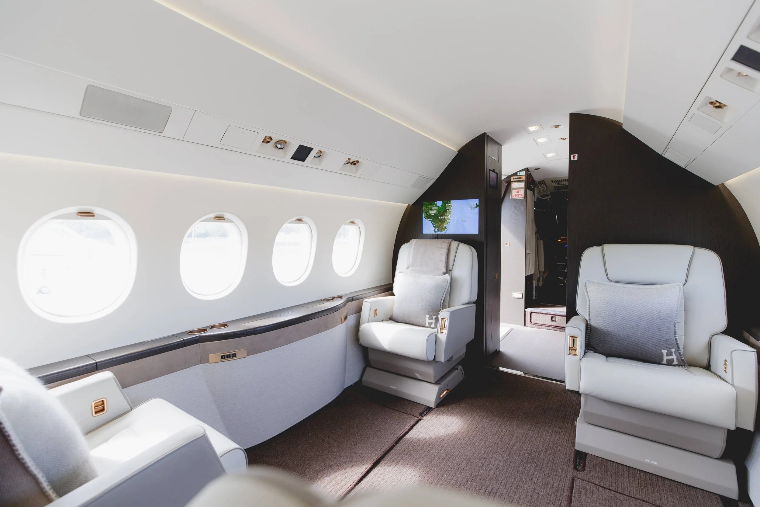 Falcon 2000 cabin detail