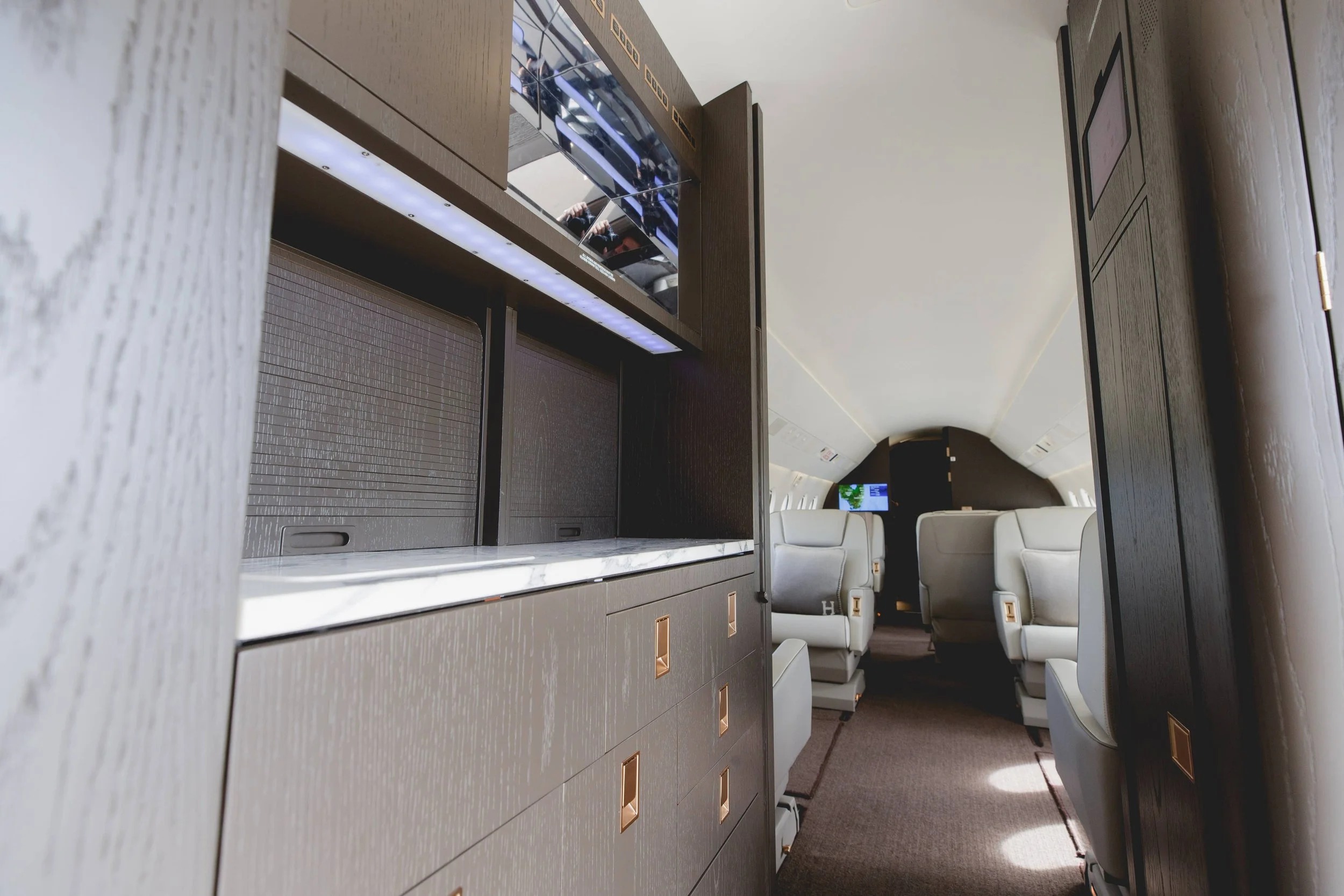 Falcon 2000 aft seating