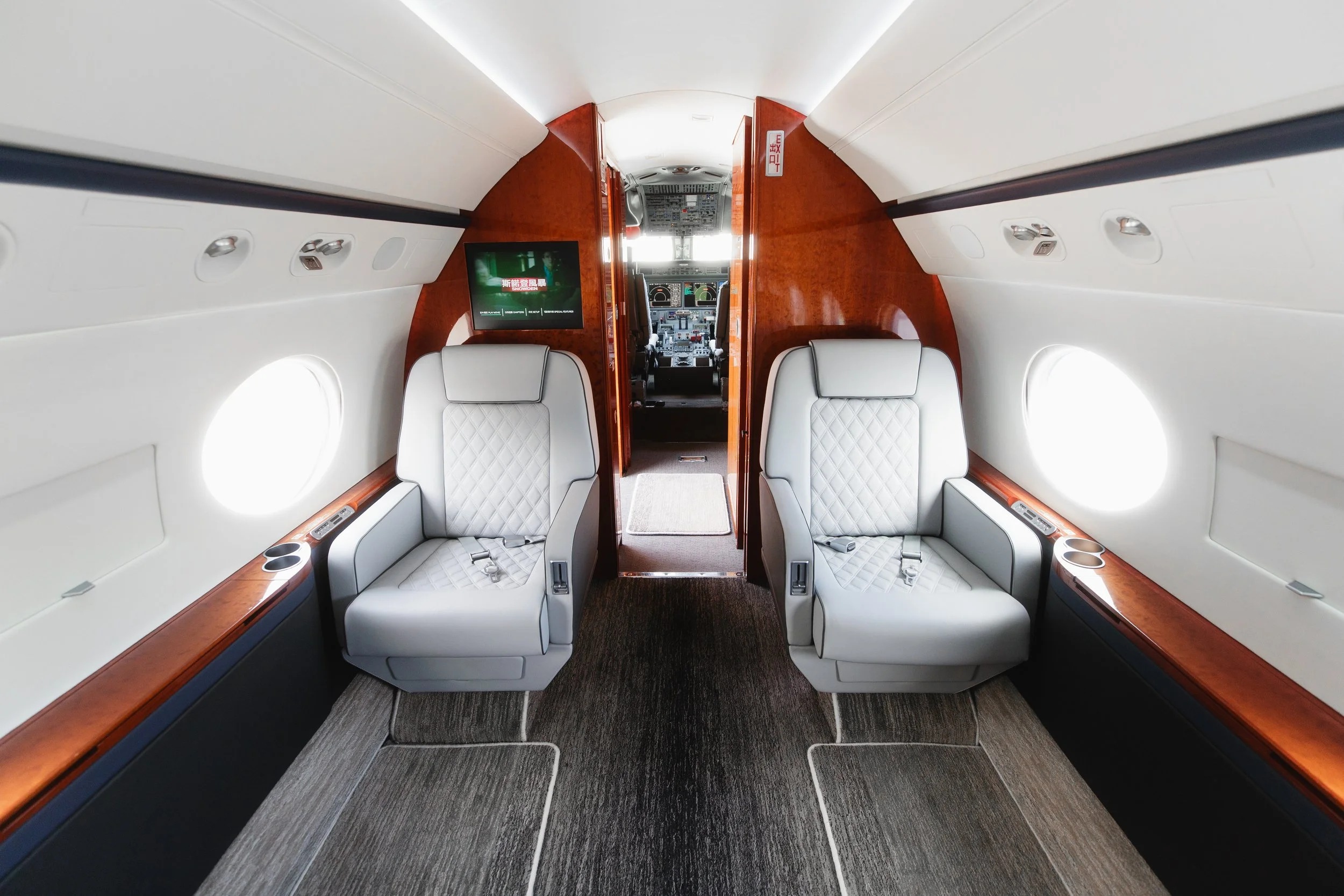 Gulfstream G450 forward seats