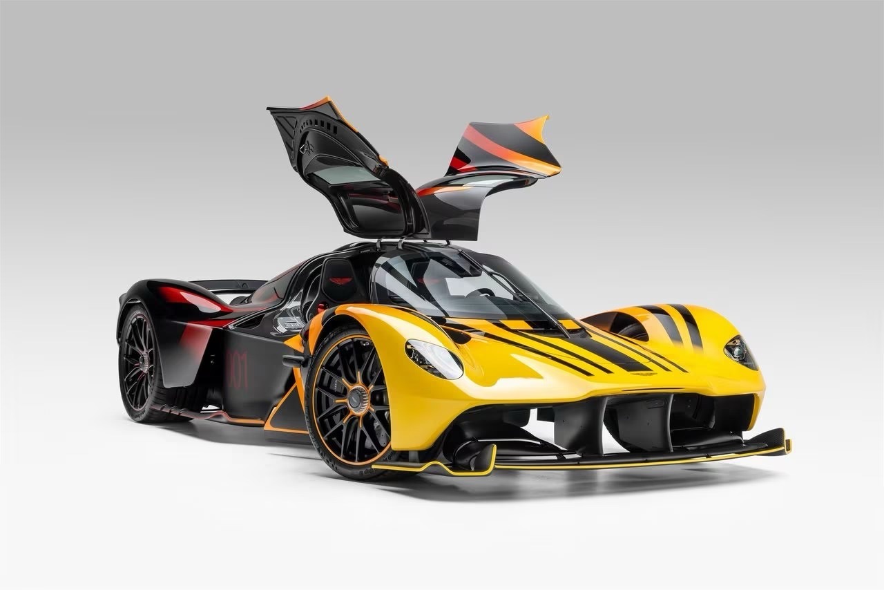 2024 Aston Martin Valkyrie for sale - HYPERLUXE